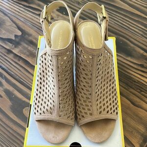 Liz Claiborne Tan Sandals with Perforated Slingback